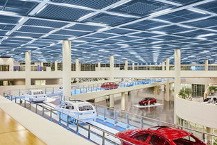 探秘工業(yè)之美 青少年寶馬工廠之行，手繪夢想與光影的交織